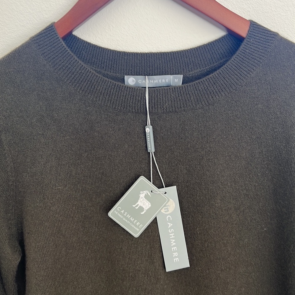 NWT Cashmere Sweater Medium Army Green, rolled cuff and bottom hem